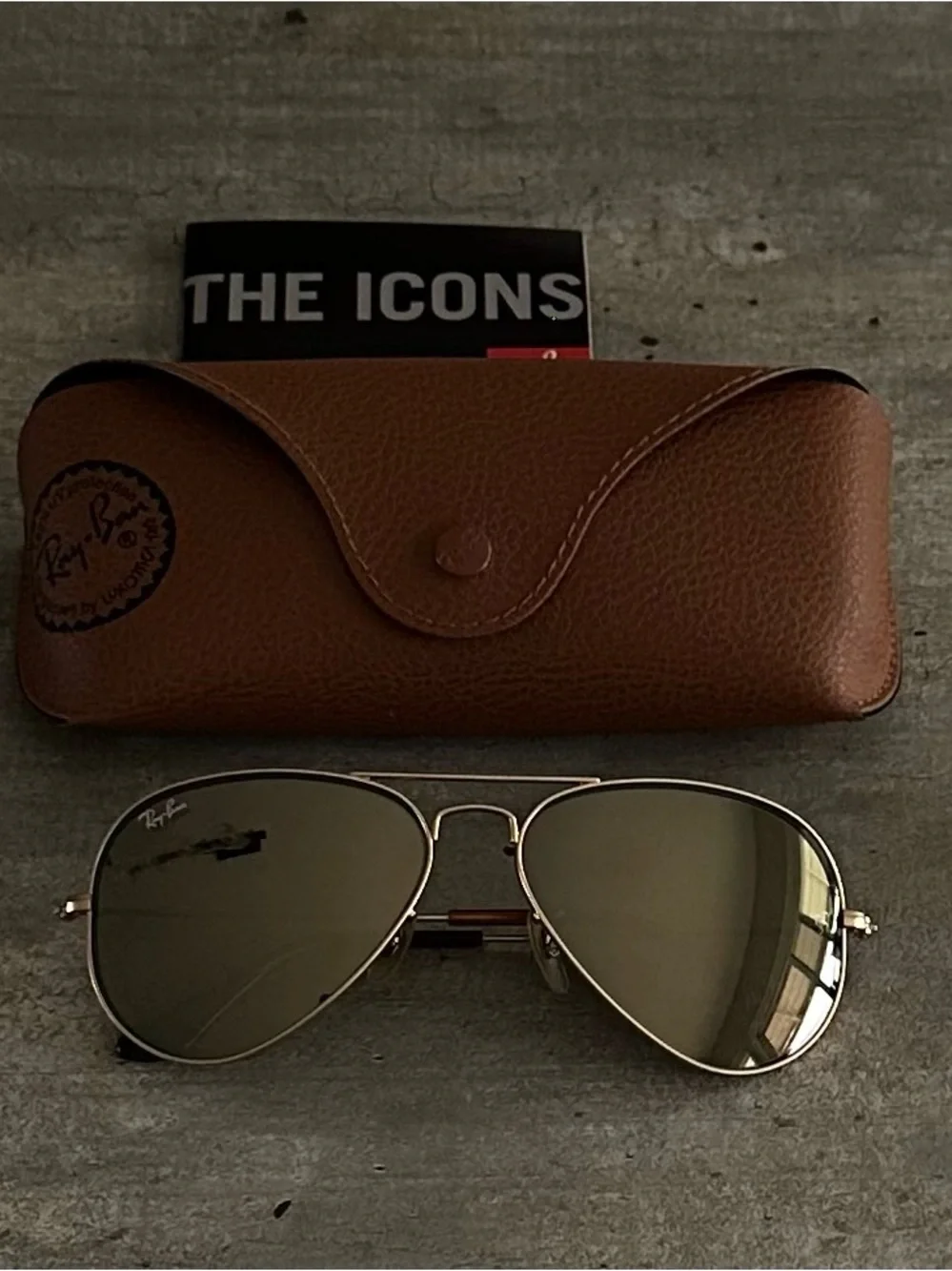 Ray-Ban Unisex -  Brown Leather Sunglasses Case with Gold Aviator Sunglasses
